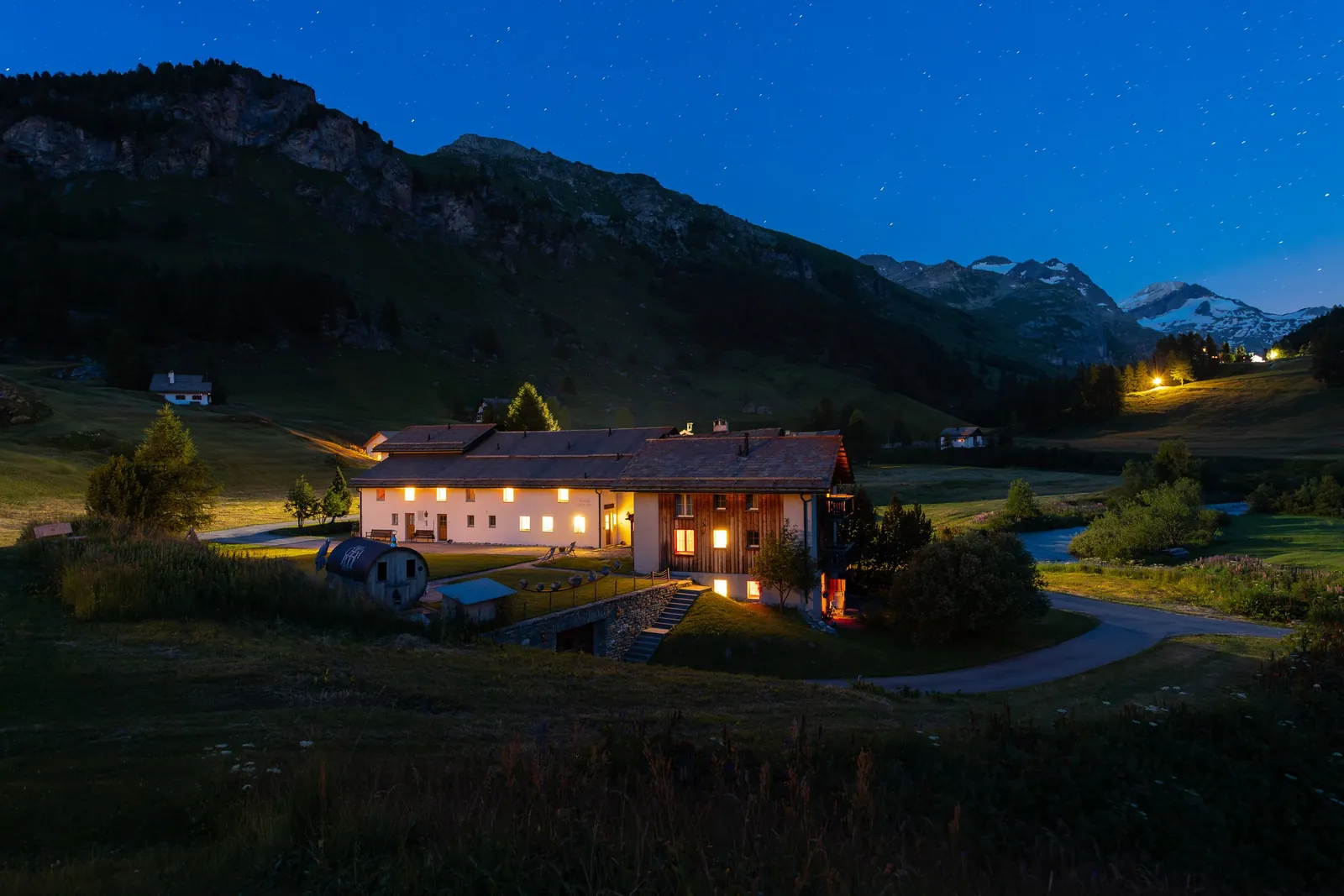 Die Chesa Pool bei Nacht