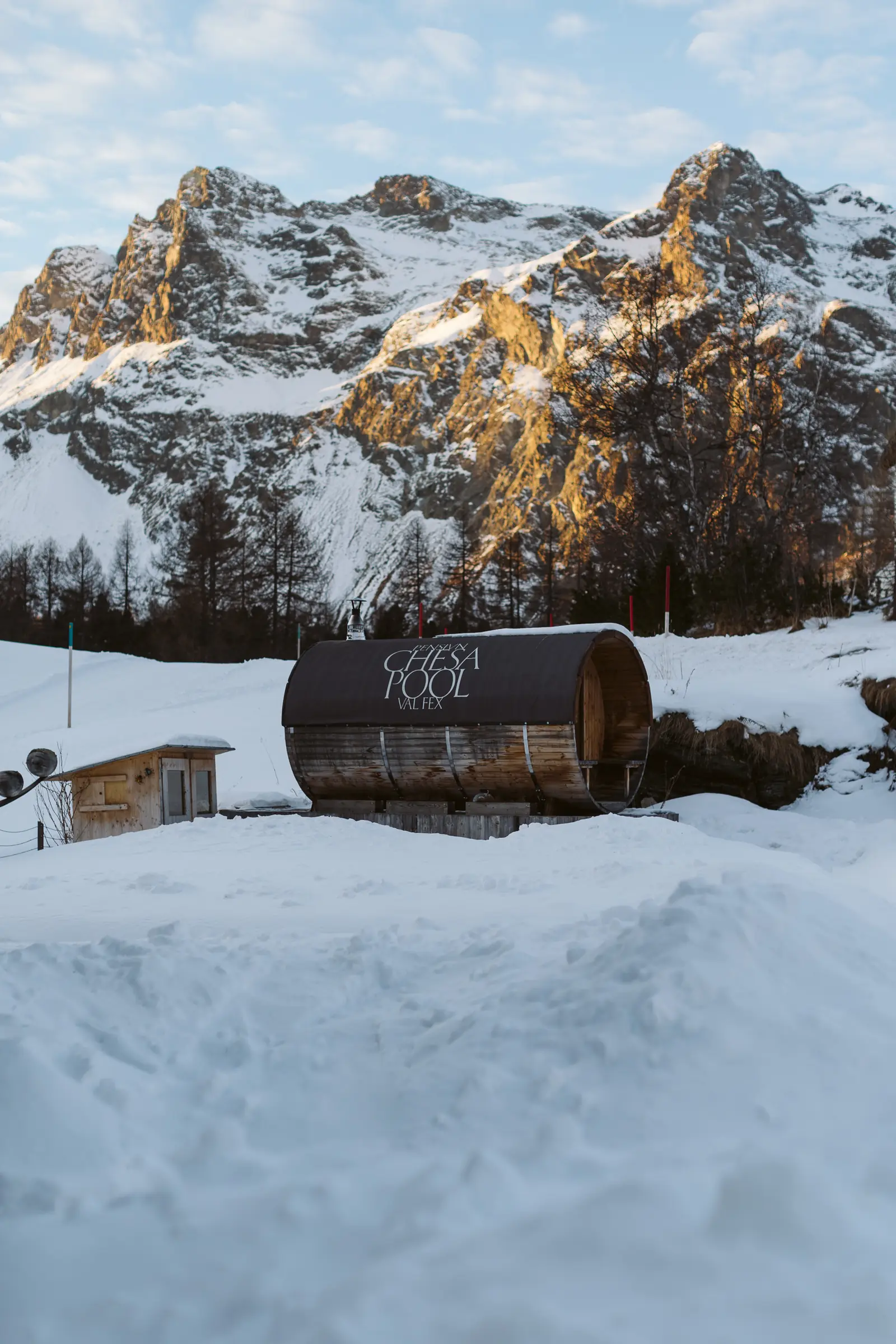 The round garden sauna against the mountains in evening light