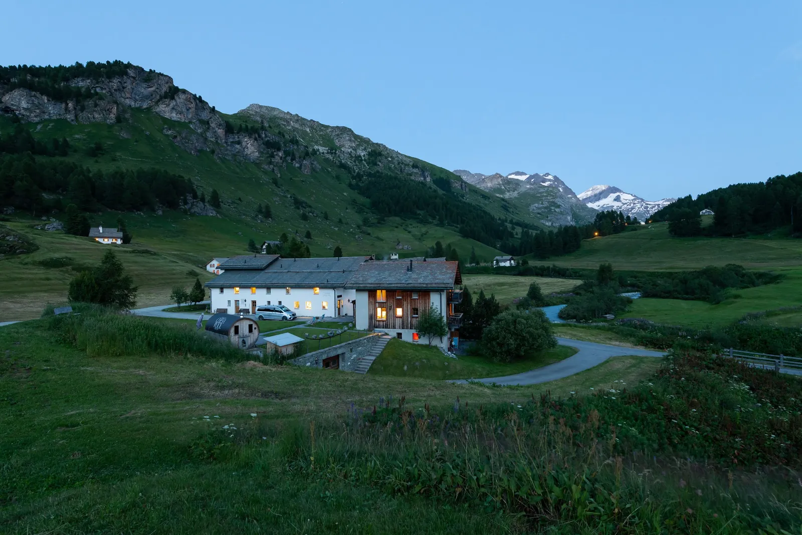 Die Chesa Pool in der Dämmerung